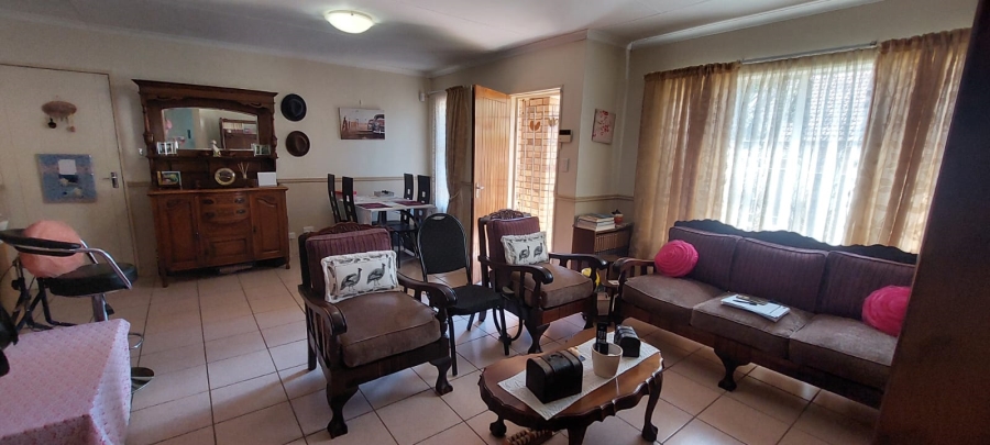 2 Bedroom Property for Sale in Langenhovenpark Free State